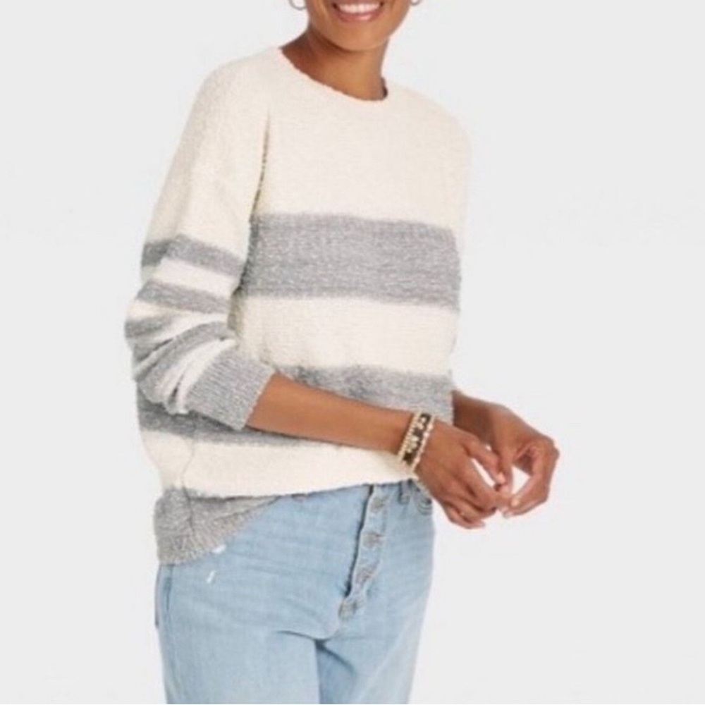 Knox Rose White and Gray Crew Neck Sweater Soft Knit